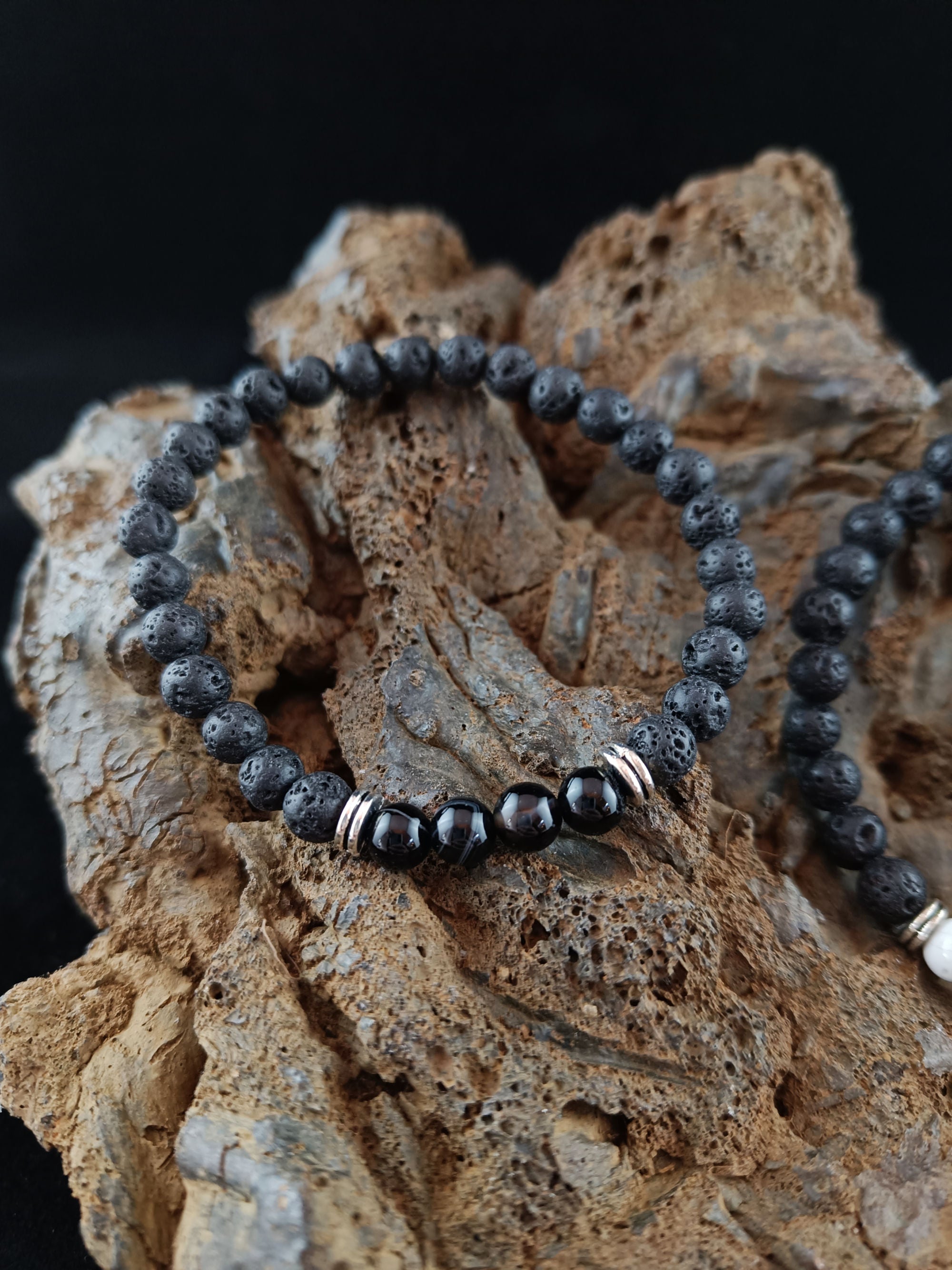 Howlite and onyx on sale bracelet